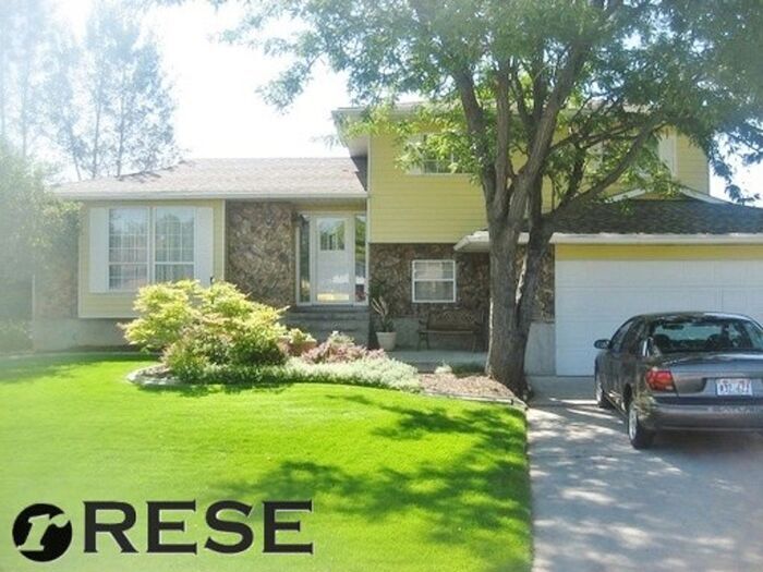 Primary Photo - Beautiful 5 Bedroom Home with Big Fenced Yard