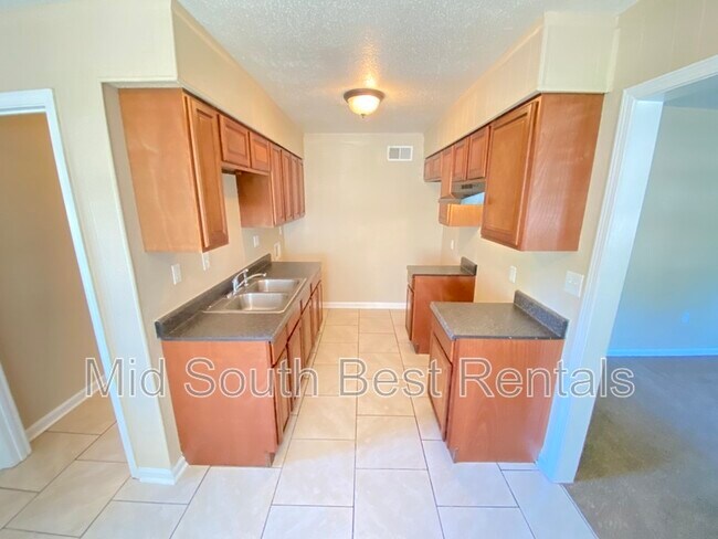 Foto del edificio - 3675 Royal Wood Dr