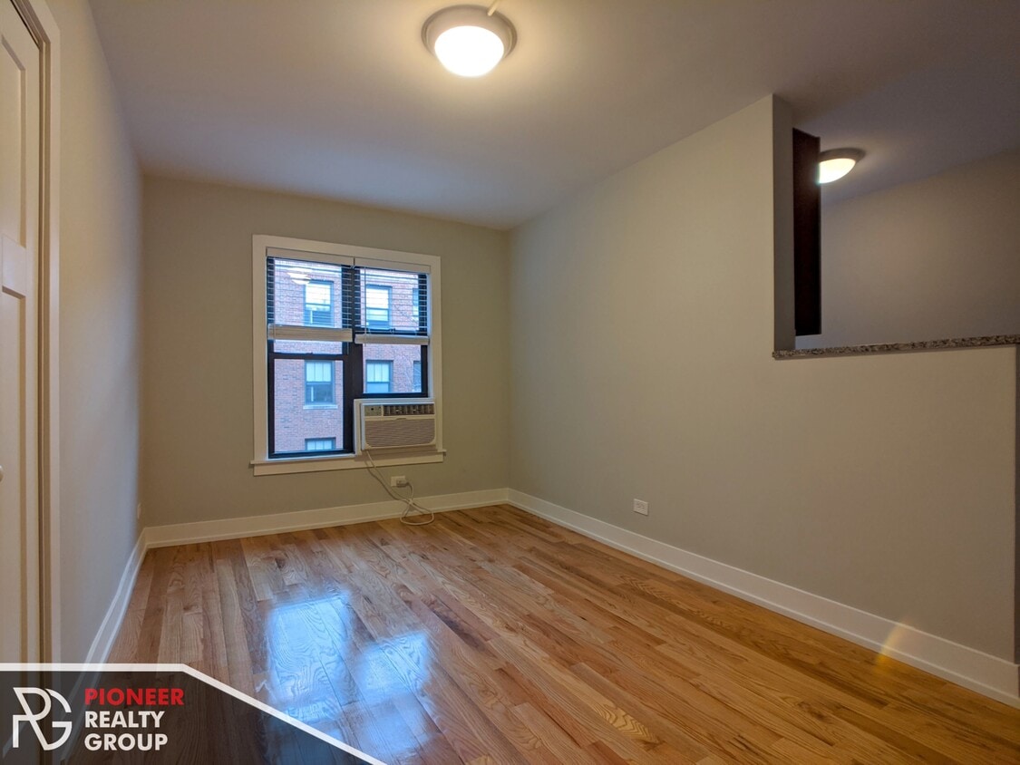 Primary Photo - 908 W George St