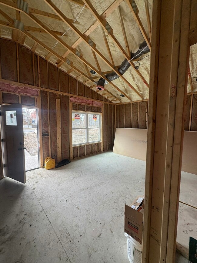 Building Photo - 617 E Locust St