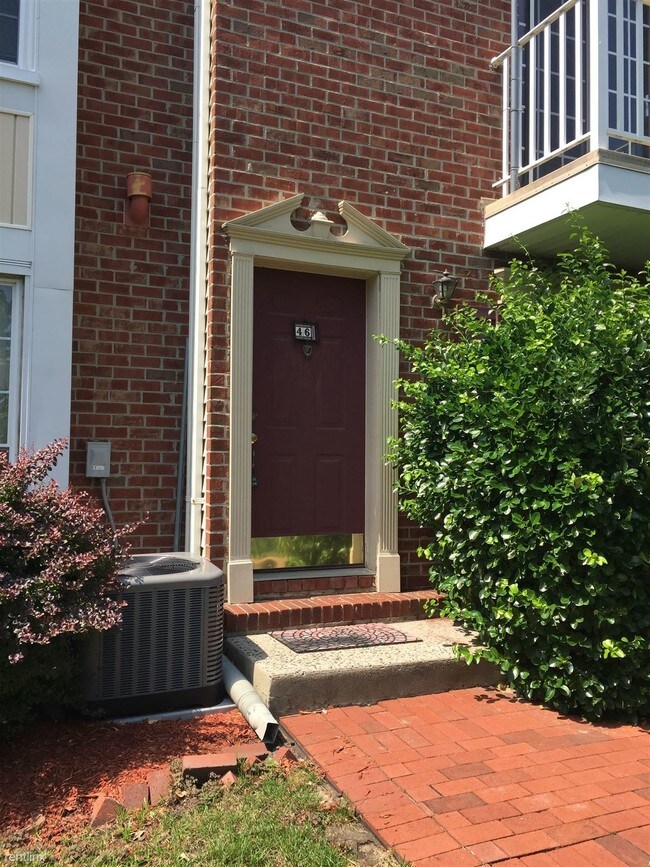 Building Photo - 1 br, 1 bath Duplex - 46 Cherry St Large R...