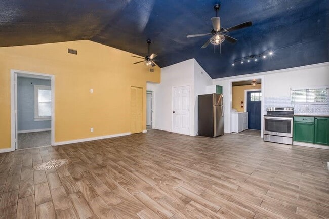 Foto del edificio - 2545 Emerson Ave S