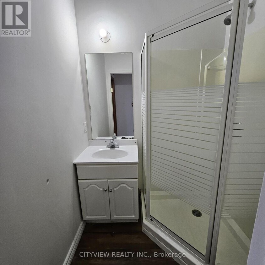 Photo du bâtiment - 381 Dundas St E