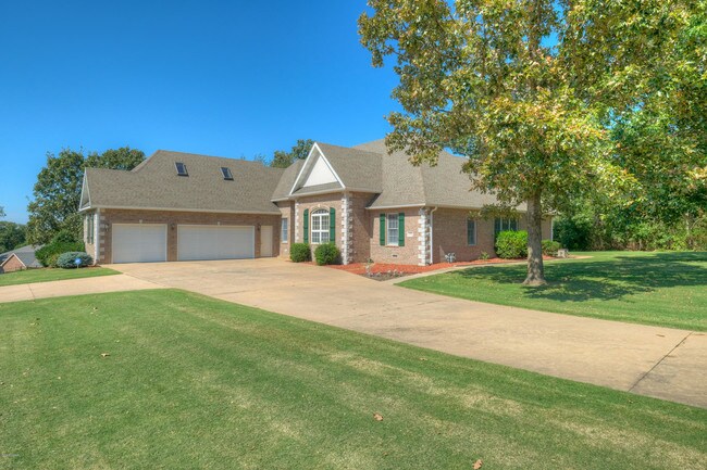 Foto del edificio - 3702 Spring Hill Rd