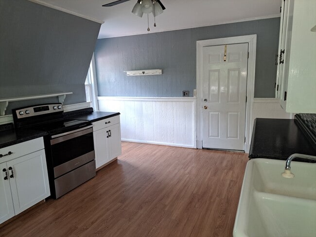 Kitchen - 18 Auburn St