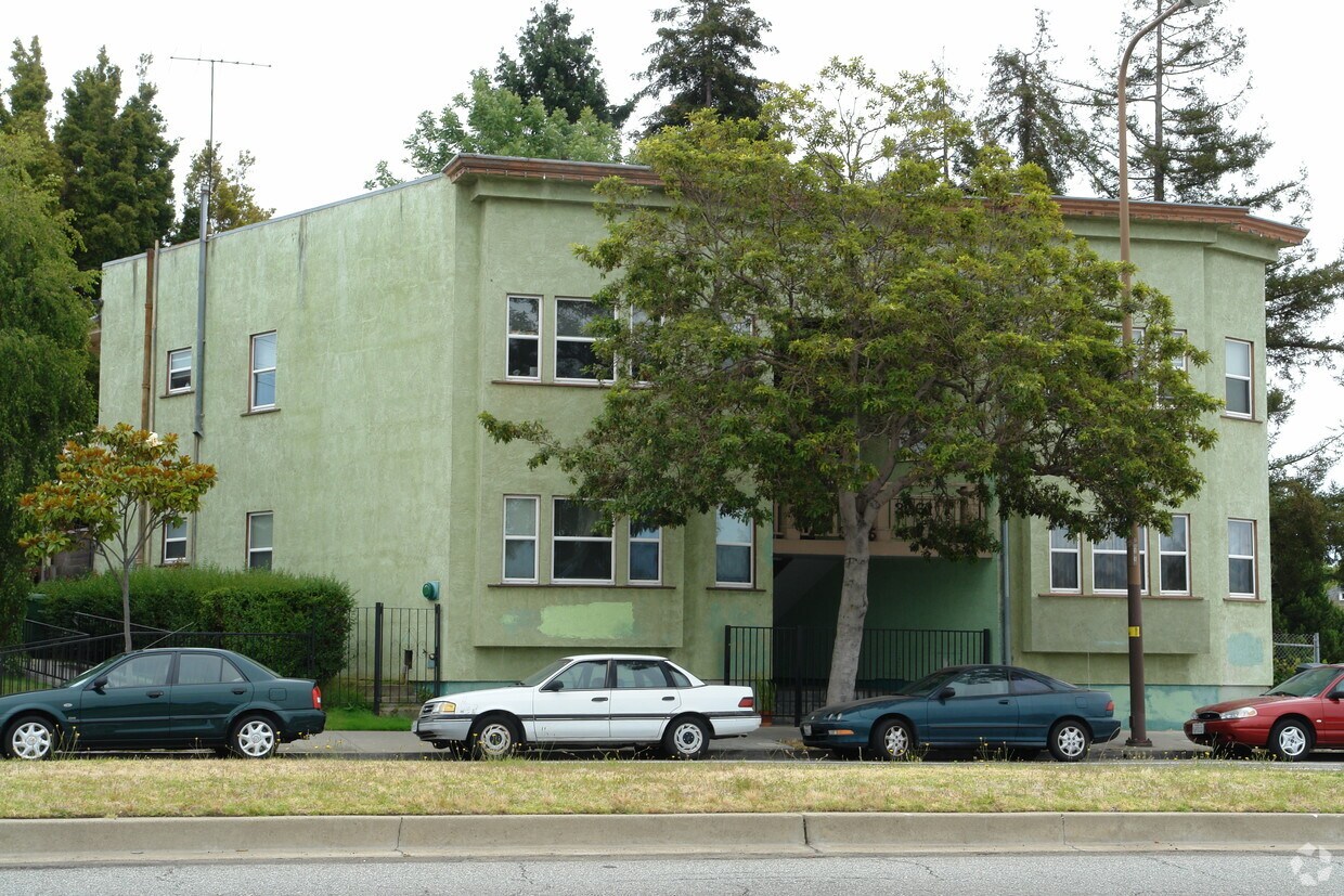 Primary Photo - 3055-3061 Adeline St