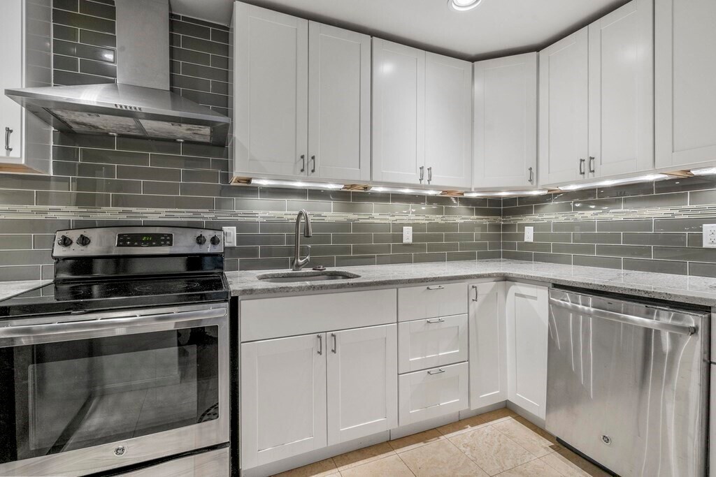 Primary Photo - 350 W 4th St