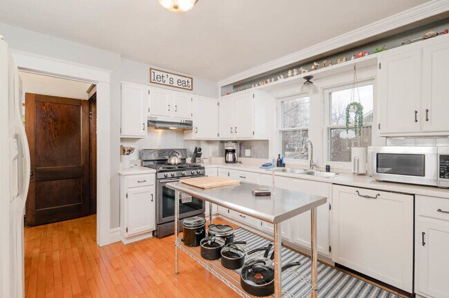 Building Photo - 1113 Harney Ave