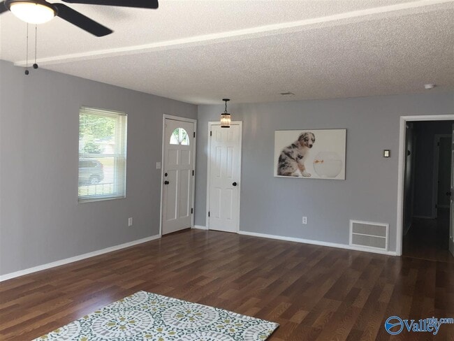 Building Photo - 14001 Sandhurst Dr SW