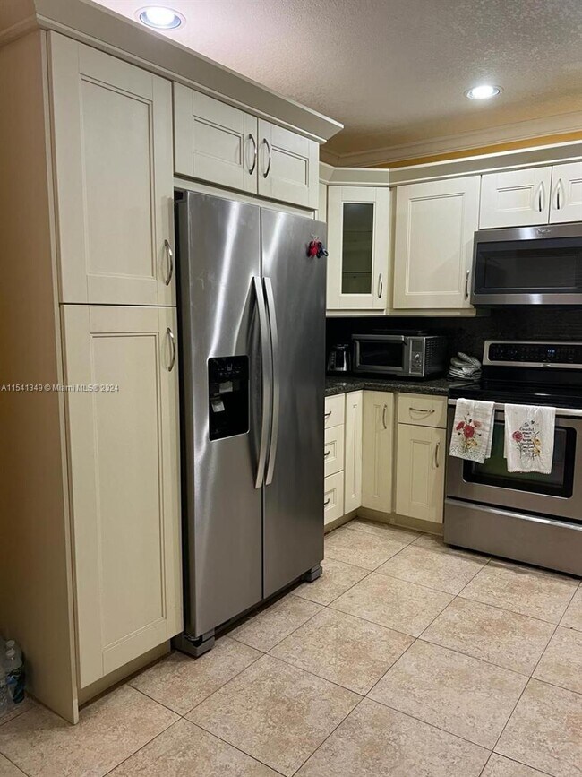 Building Photo - 6422 SW 133rd Pl
