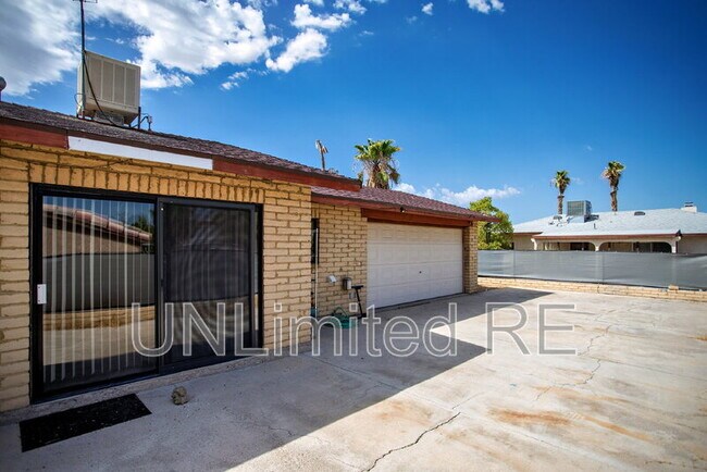 Building Photo - 1385 Church Dr