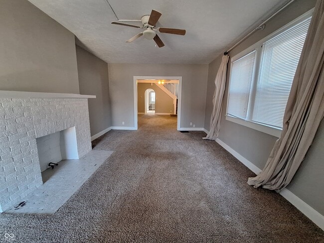 Foto del edificio - 4841 N College Ave