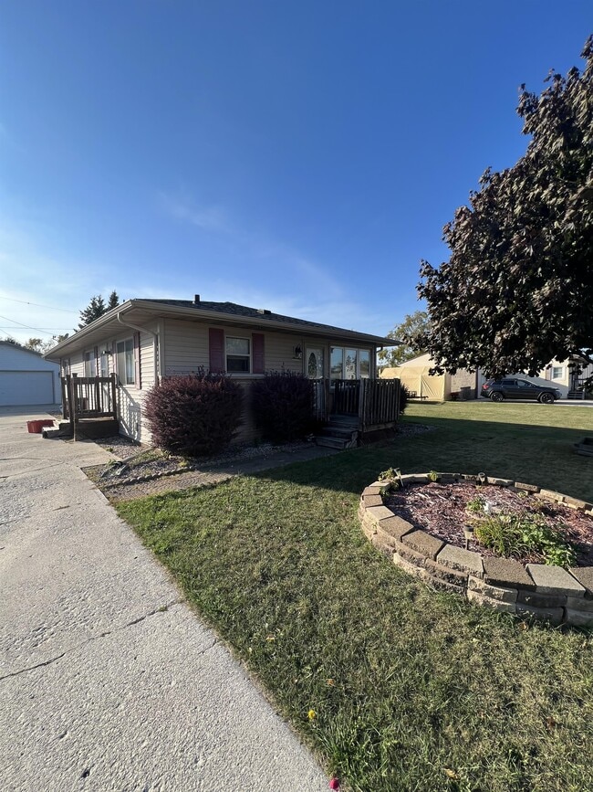 Building Photo - 1510 S 38th St