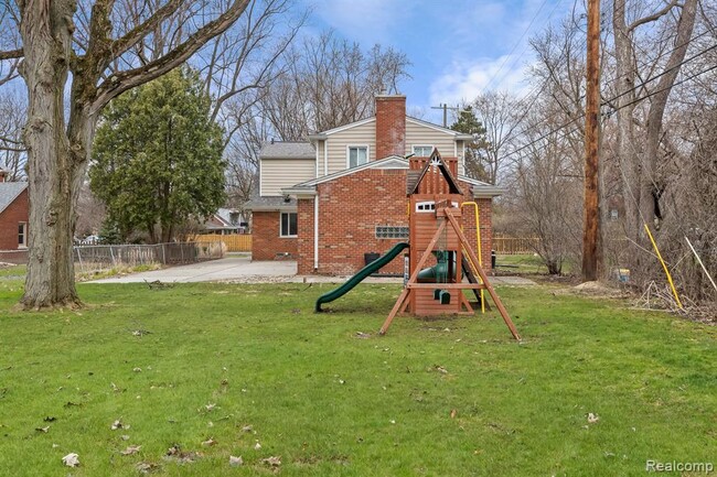 Foto del edificio - 27252 Bloomfield Dr