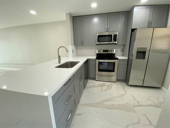 Foto del edificio - 100 Ashbury Rd