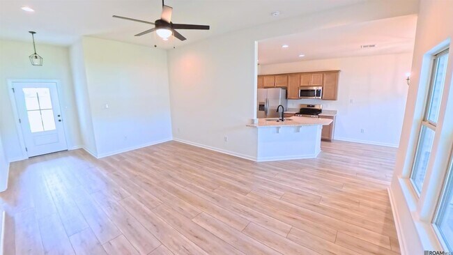 Foto del edificio - 25699 Raines Ave