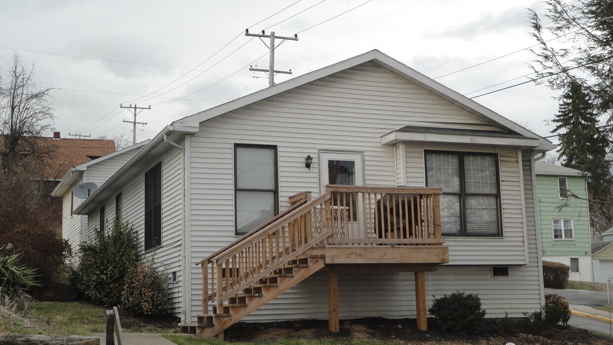 1223 Richwood Ave, WV 26505 House Rental in WV