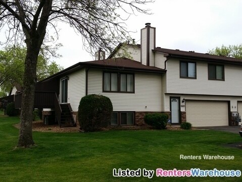 Primary Photo - 8761 N Maplebrook Cir