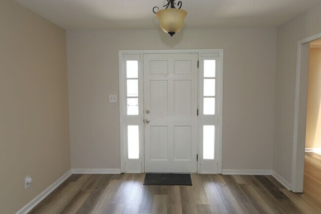 Foto del edificio - 111 Fairway Dr