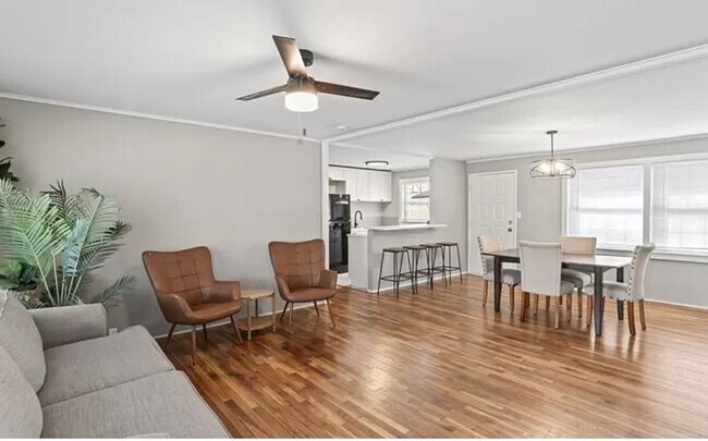 Foto del edificio - 1405 NE 62nd St