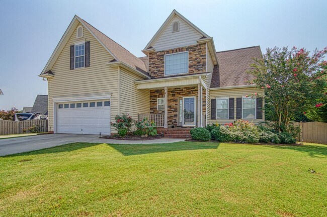 Building Photo - Gorgeous 4 BR, 2.5 BA home with the Master...