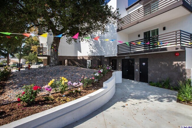 Building Photo - 2225 Mira Vista Ave