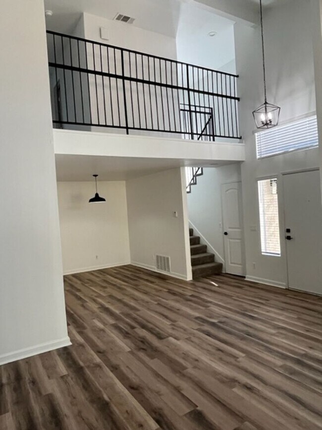 Foto del edificio - Newly remodeled attached house - 1/2 Off F...