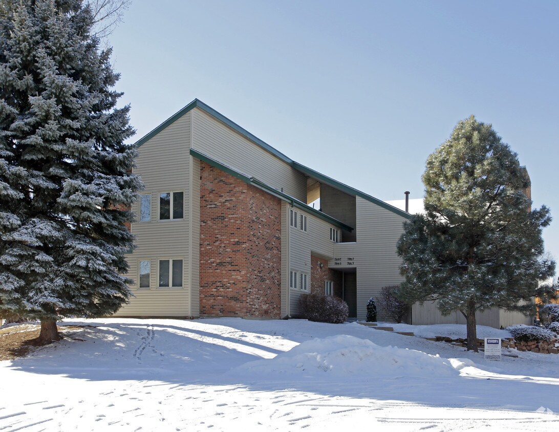 Building Photo - University Court