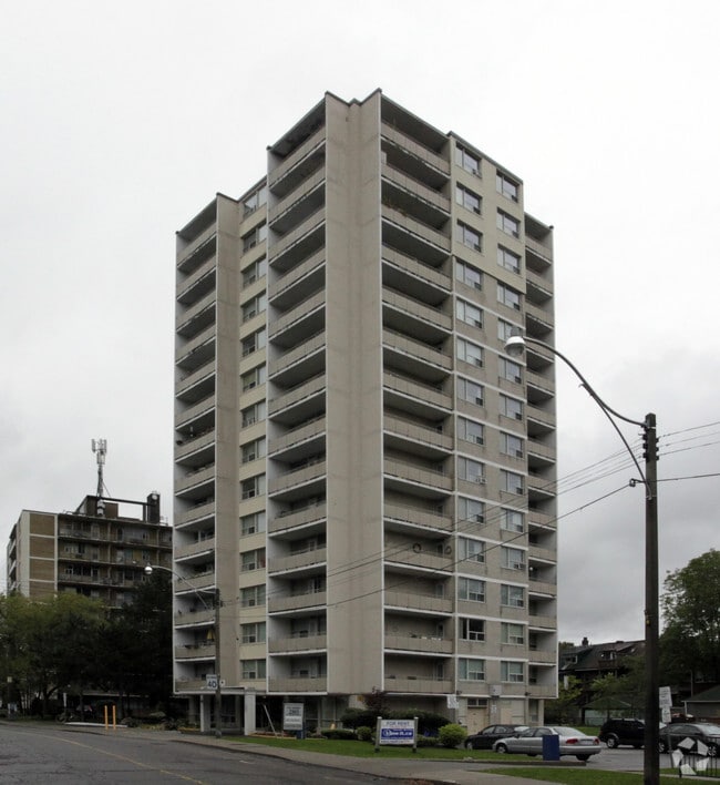 Building Photo - The Summit