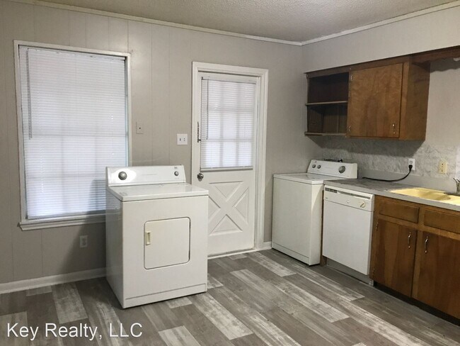 Building Photo - 2 br, 1 bath House - 5825-I Wanda Trails