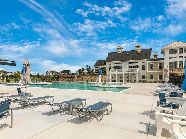 Foto del edificio - THREE LEVEL TOWN HOUSE IN KELLERTON