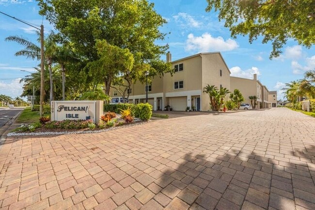 Building Photo - 1109 Pinellas Bayway S