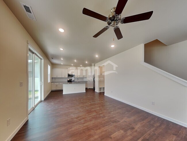 Building Photo - 1480 N Garnet Creek Ave