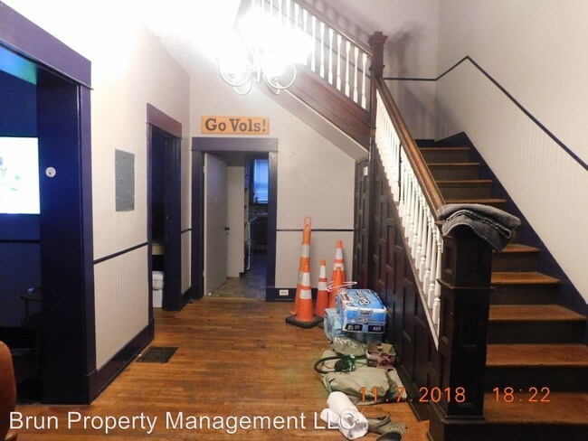 Building Photo - 1208 Forest Ave