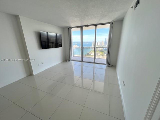 Foto del edificio - 1750 N Bayshore Dr