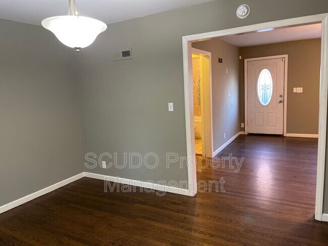 Building Photo - 10715 E Sheley Rd