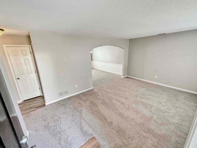 Building Photo - Stunning and Spacious 4 BR/3.5 BA Home in Mableton!