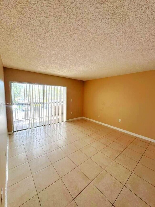 Foto del edificio - 711 N Pine Island Rd