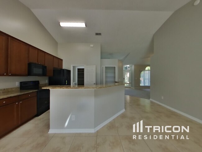 Foto del edificio - 8808 Mountain Lake Dr S