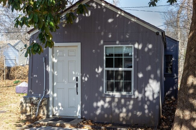 Building Photo - 1 Bed | 1 Bath in Midtown Tulsa!