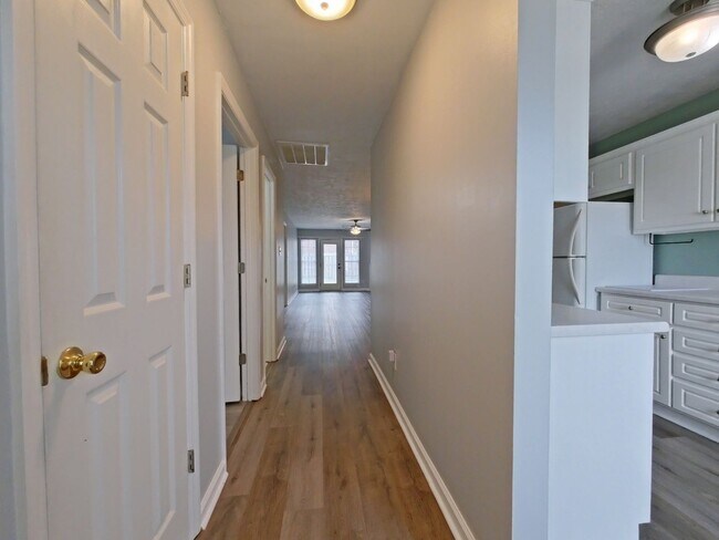 Foto del edificio - Updated 2 bed-2 bath townhome available NOW