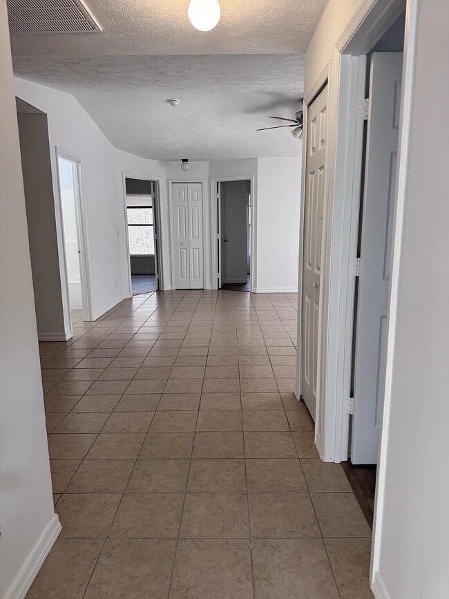 entrada - 8016 Lowndes St