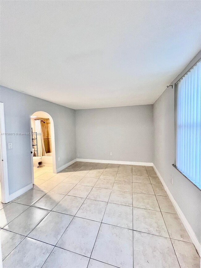 Foto del edificio - 2 bedroom in Eastern shores FL 33160