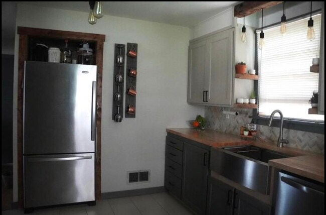 Foto del edificio - 504 W 9th St