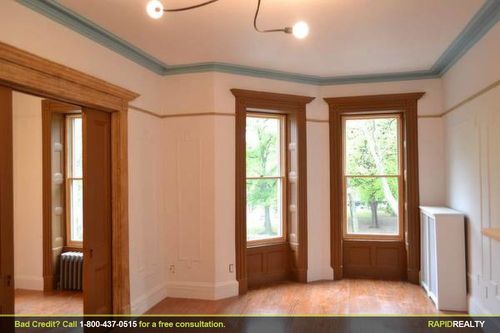 Building Photo - 813 Halsey St