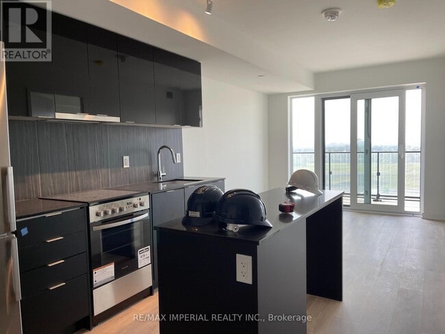 Building Photo - 8 Tippett Rd