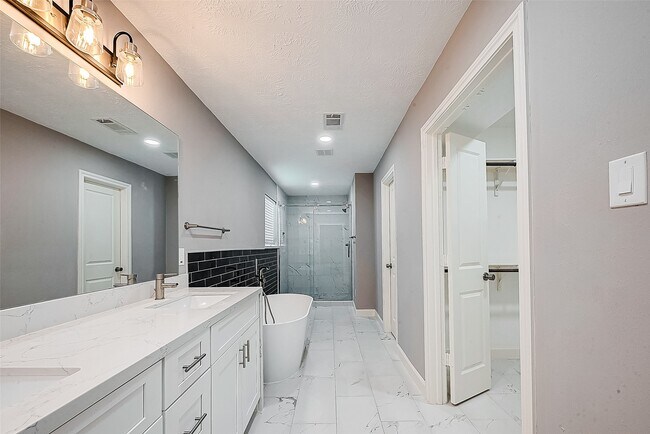 Foto del edificio - 1623 Cherry Ridge Dr