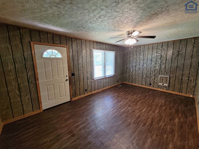 Building Photo - 193 Schelley Rd