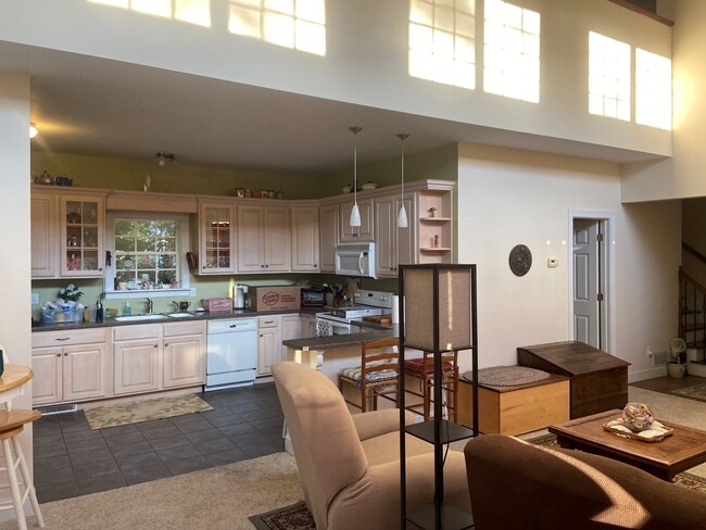 Building Photo - 150 Farr Lake Dr