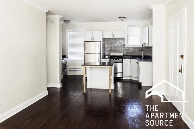 Photo - 3841 N Greenview Ave Apartment